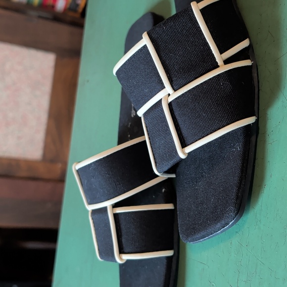 MATISSE Biscayne Flat Sandals Slides in Woven Black Linen and Cream Leather Trim - Picture 8 of 8